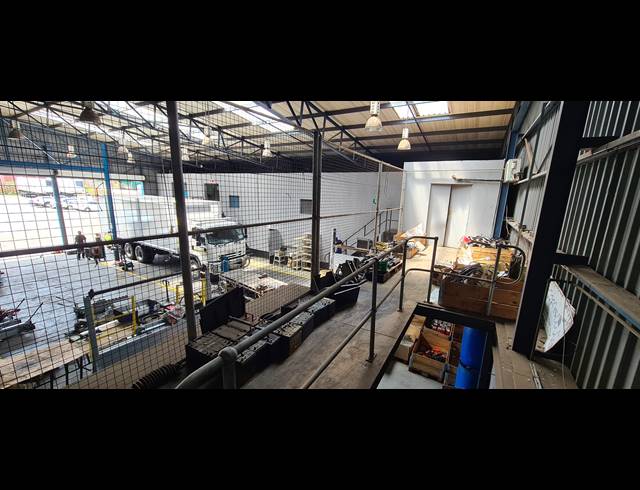 993M² WAREHOUSE TO LET IN MEADOWDALE